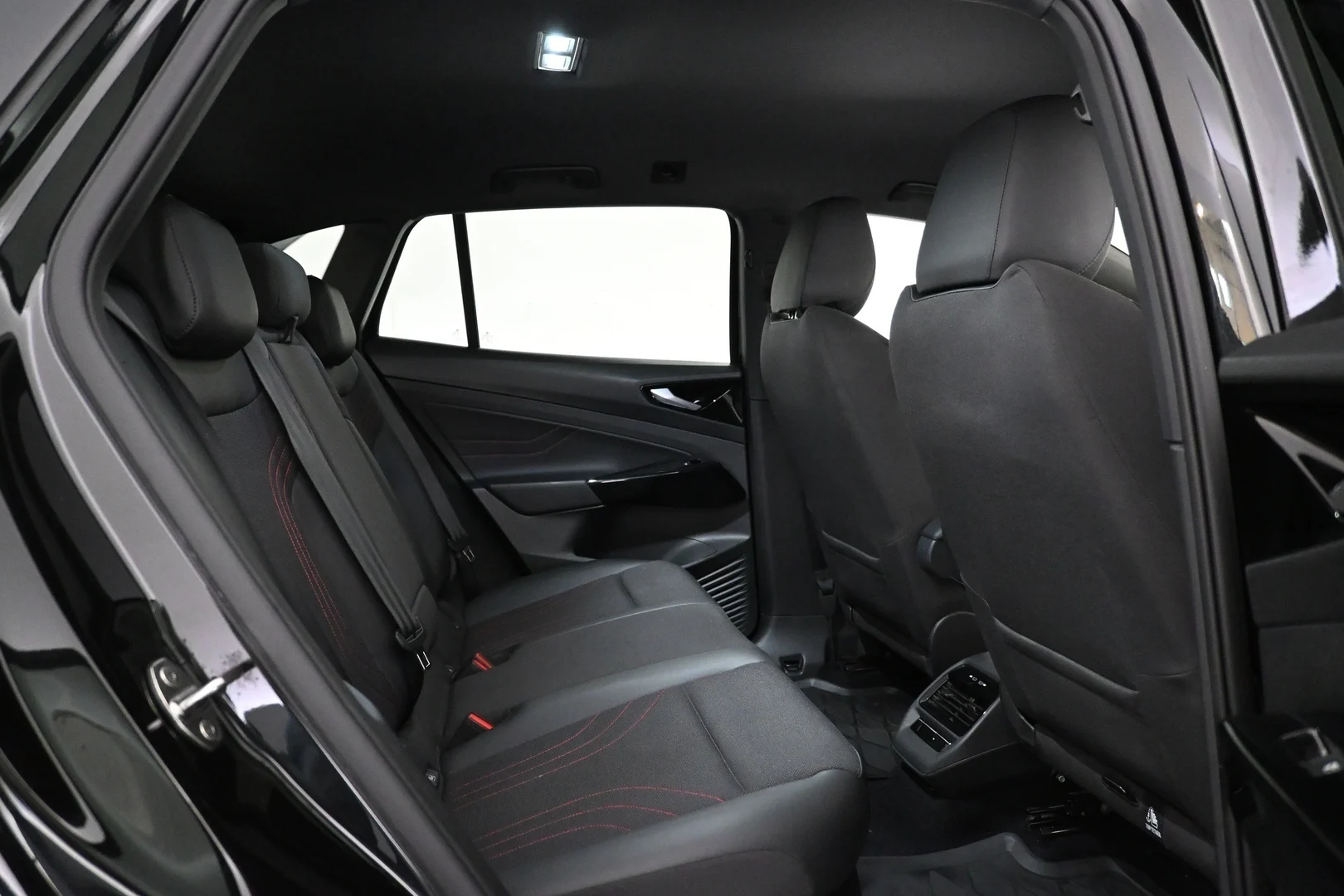 Car Image - 2a7MgY2azEAC1p4qhO2LRe