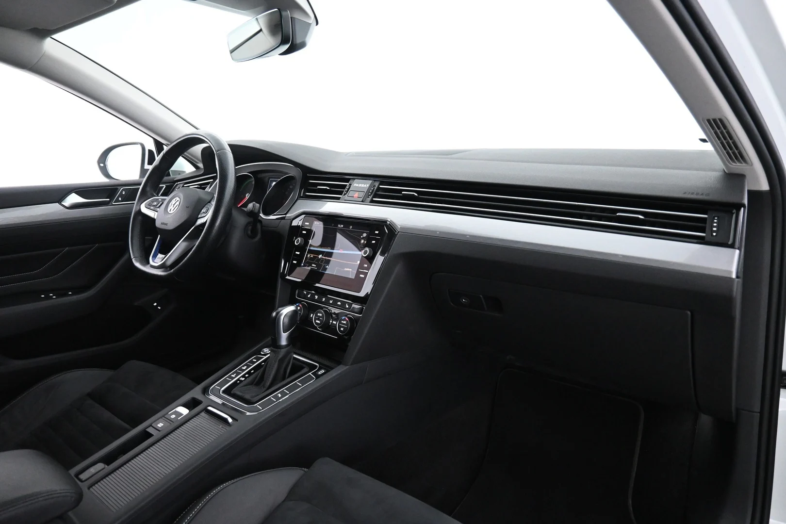 Car Image - 3ZcTS4GAyuLLJl7HdsAbTs