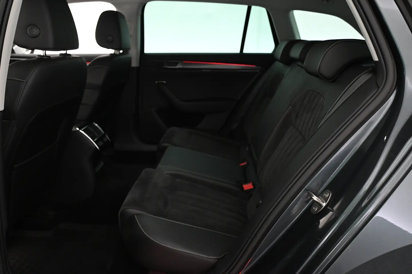 Car Image - 18XN1WL3c4vSF55U1BgOzL