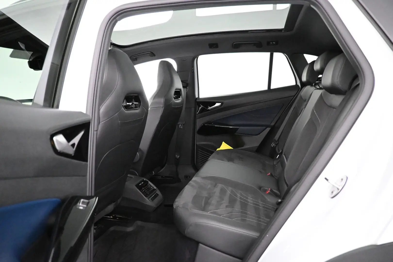 Car Image - 7wSVHQUs00zhxUGM4EKEG1