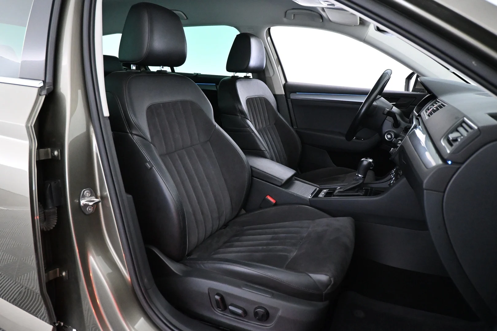 Car Image - lk2dHzc1NX635RBtsq0TI