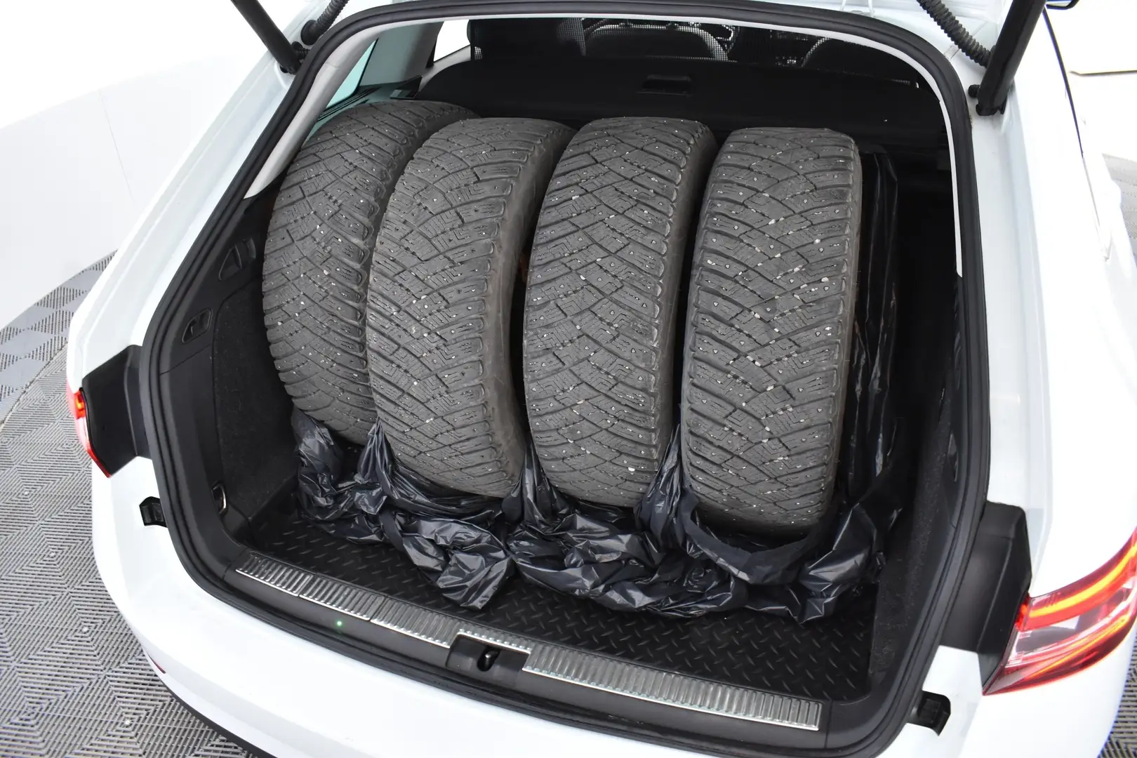 Car Image - 3JhRdjVS79ZMjvUTQVJLTy