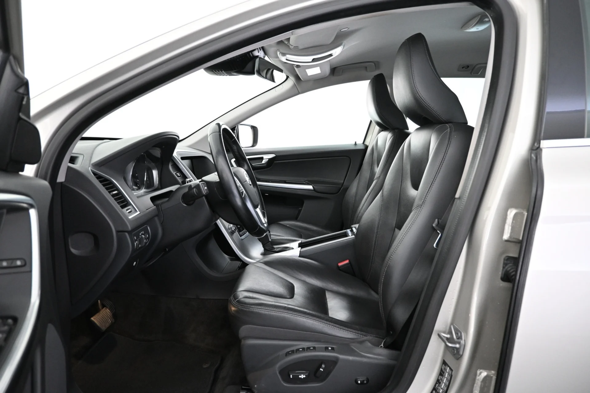 Car Image - 3CAUhooY5KnxC02QhsbC51