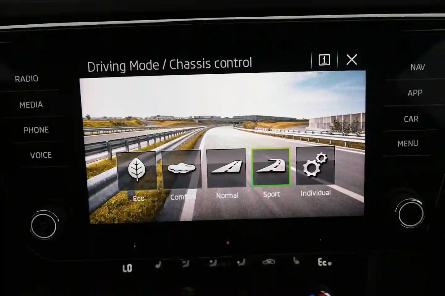 Car Image - 5P0LnYXkrEtlGct9WYMtRX
