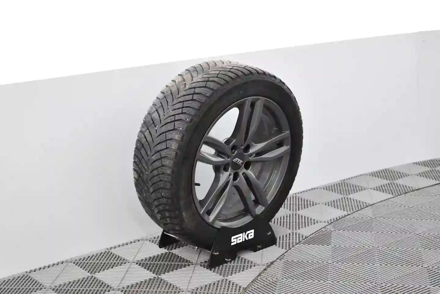Car Image - 7Bmcu0q4rK4igqAKIRTJfM