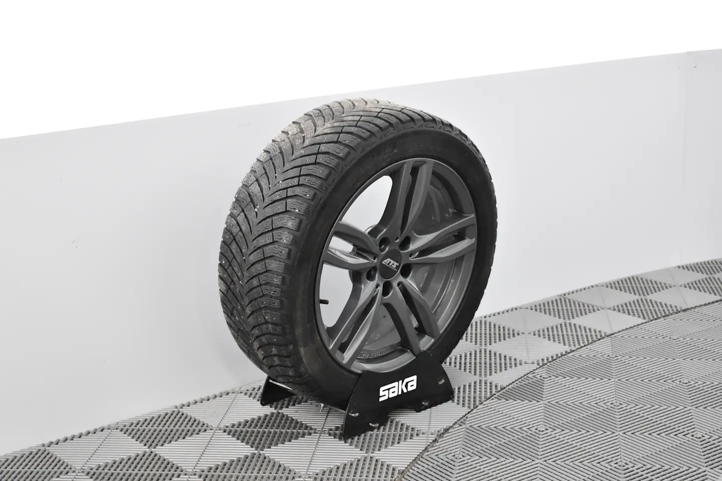 Car Image - 7Bmcu0q4rK4igqAKIRTJfM