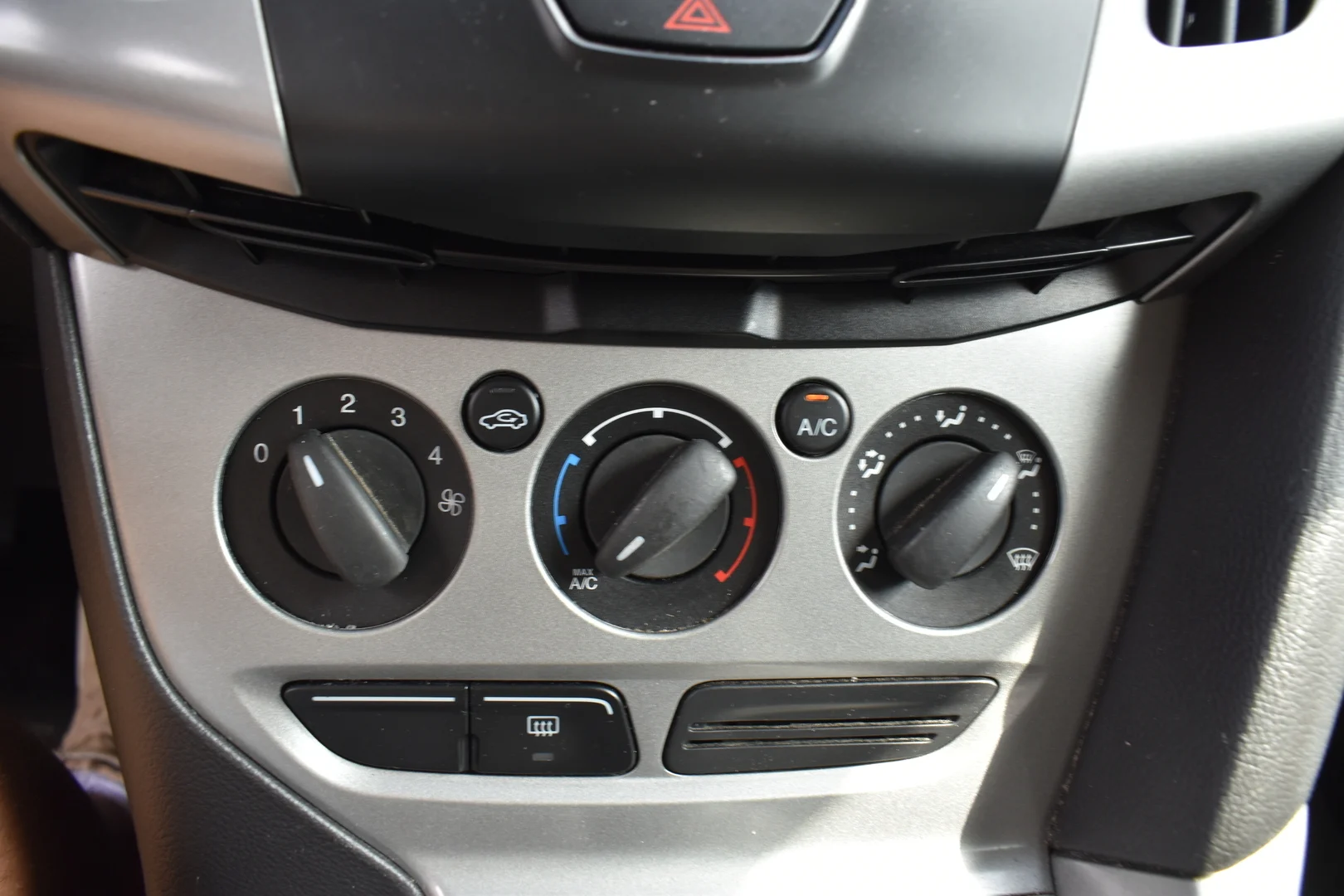 Car Image - 6D8QsDkDJrVkFmgSAn0ZK1