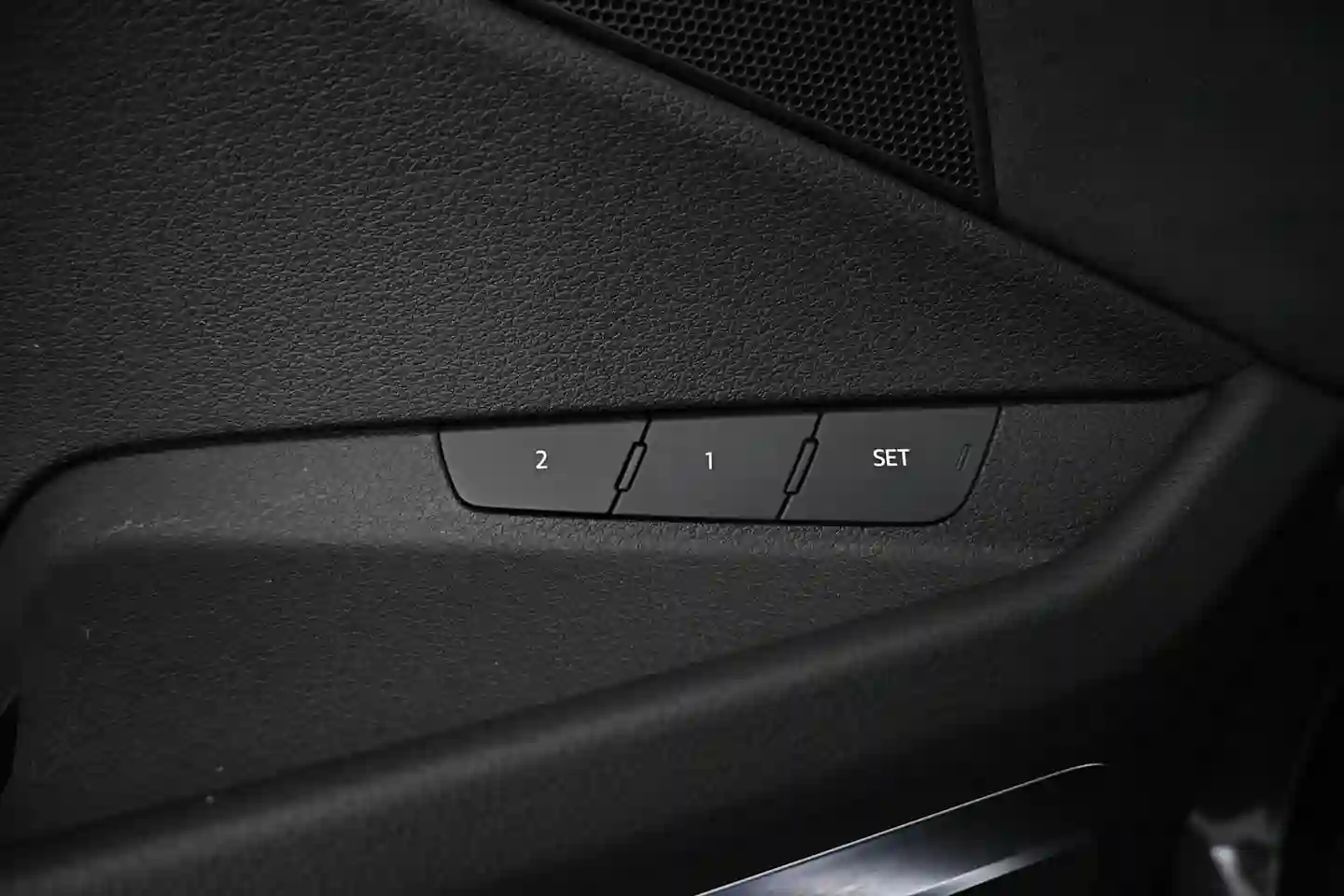 Car Image - 1GyNuTq3Dzl5utxZIqqOyl