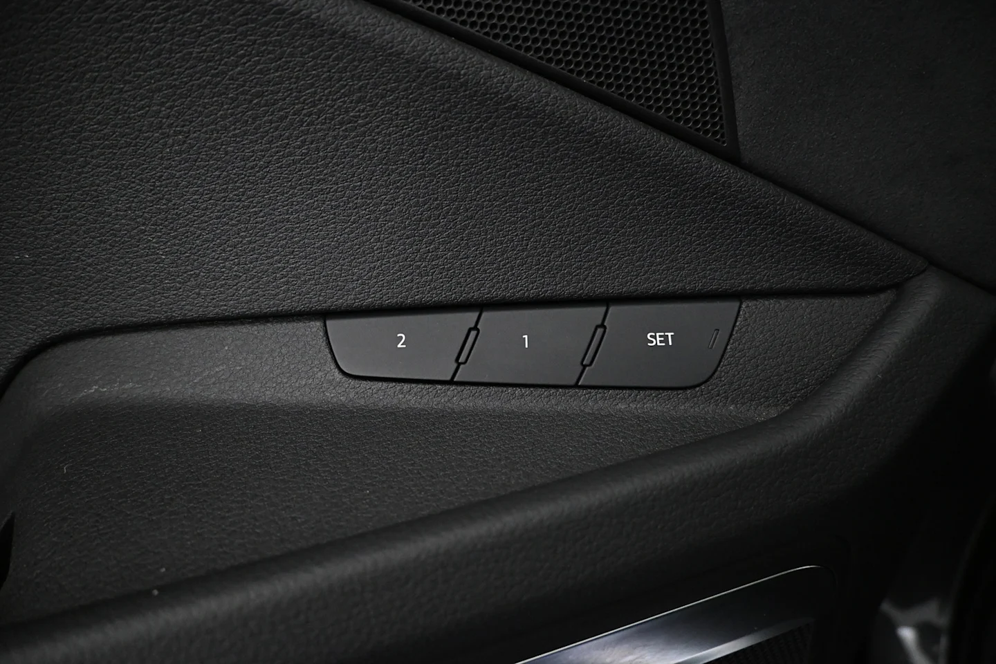 Car Image - 1GyNuTq3Dzl5utxZIqqOyl