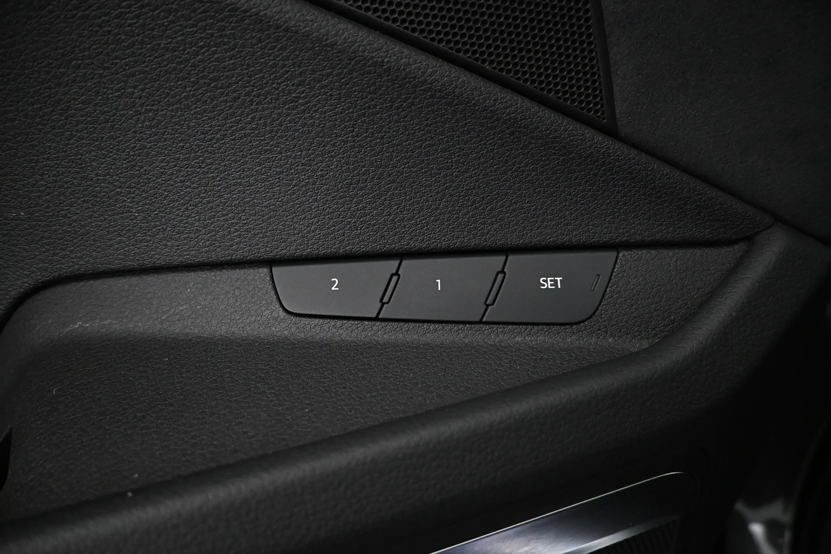 Car Image - 1GyNuTq3Dzl5utxZIqqOyl
