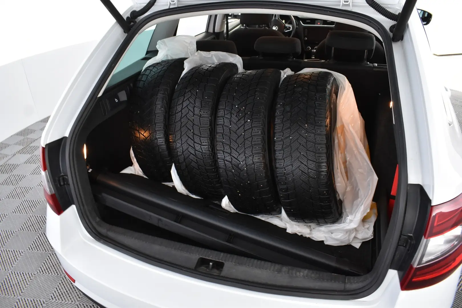 Car Image - hq1tnSlZBYnNN7o93qcrJ