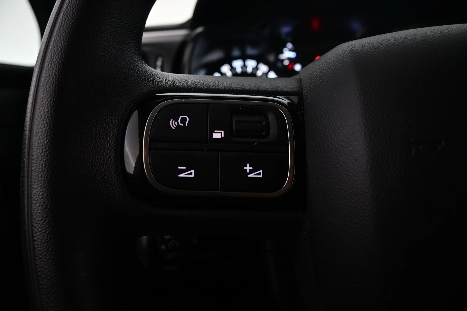 Car Image - 74ENhmoLEev94zwLShDzb1