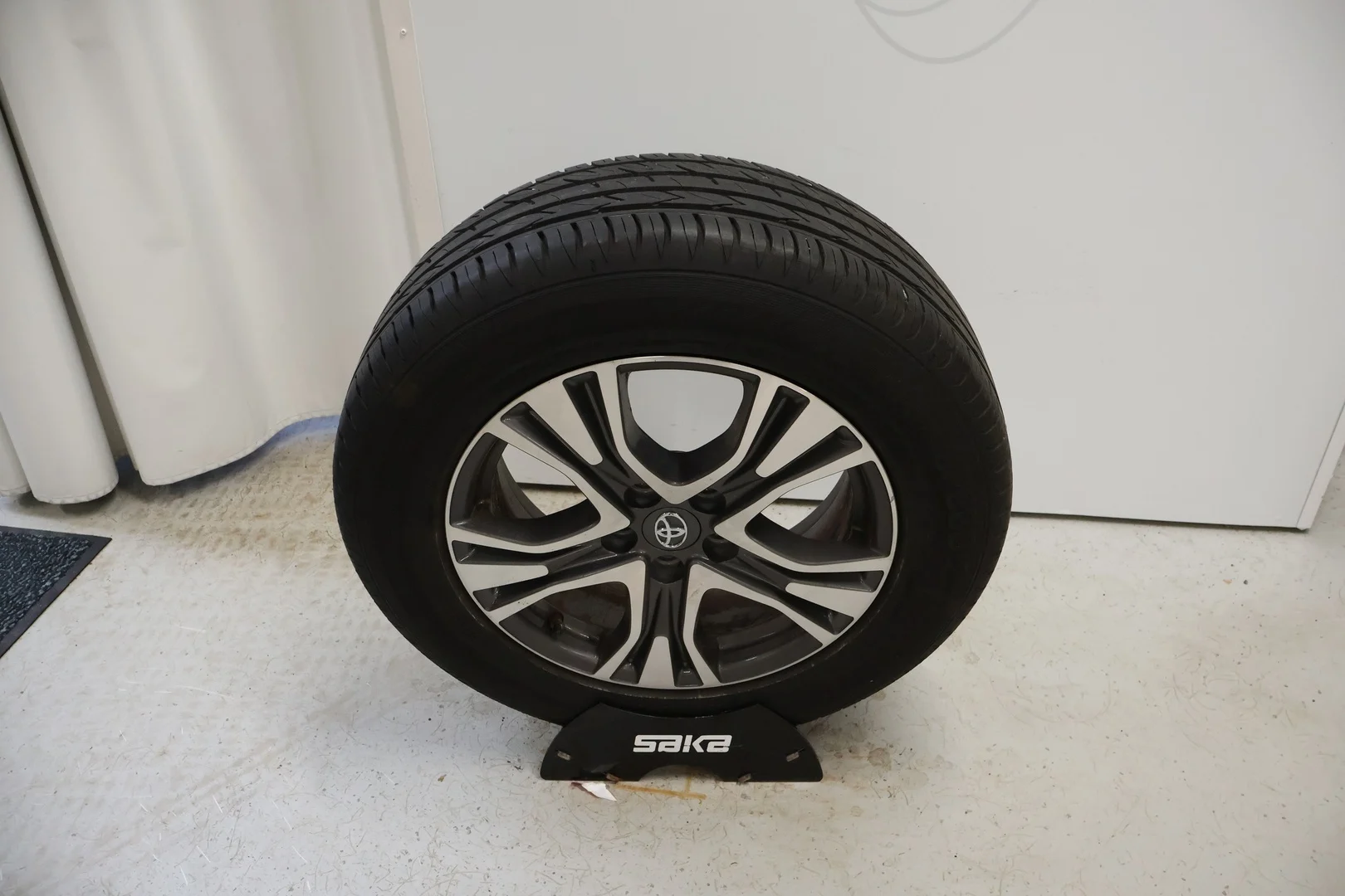 Car Image - 2nFq0foSkaT84XSENperO8