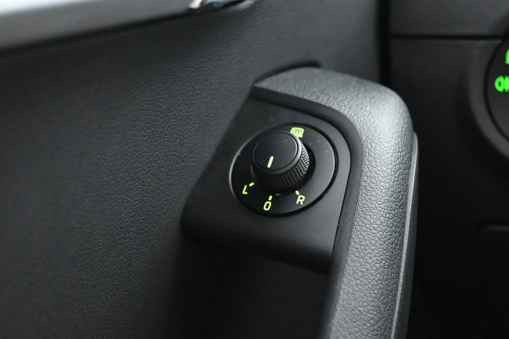 Car Image - 4IYAlPh2Bmz0a6QzDiIAz1