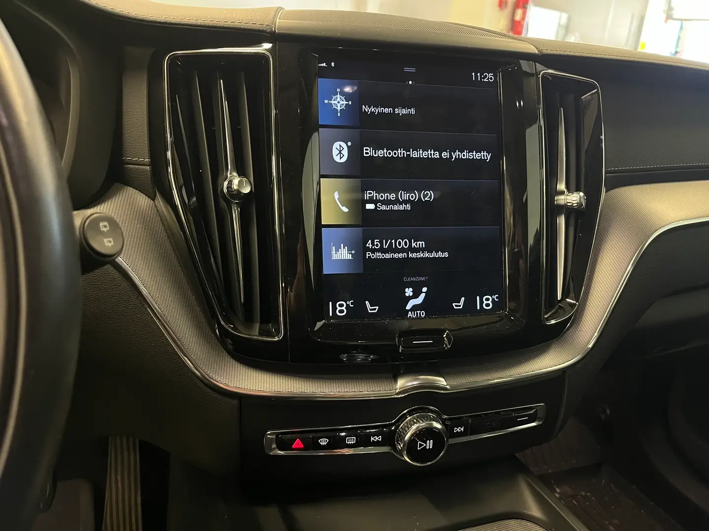 Car Image - 4jD3Rw17j9RaCAW24IcT8s