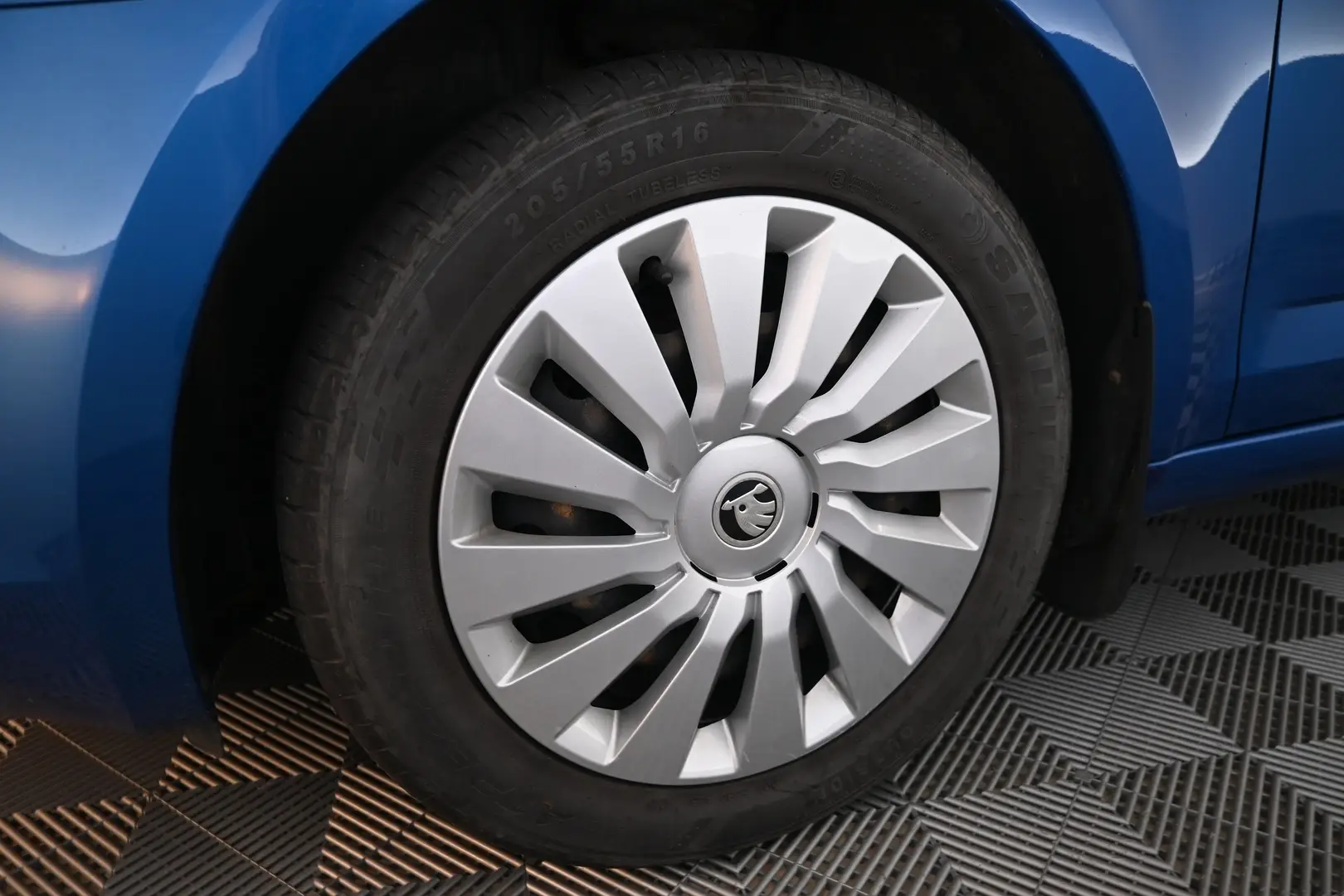 Car Image - 17Aoa3lr4v2MFnK8d3SO7C
