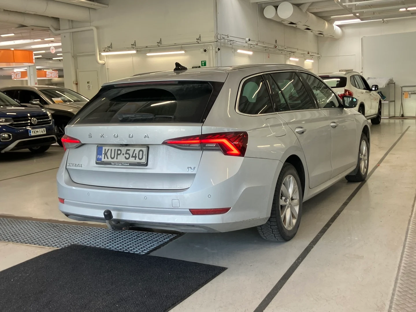 Car Image - el2slJT0mmnmQI7edaE74