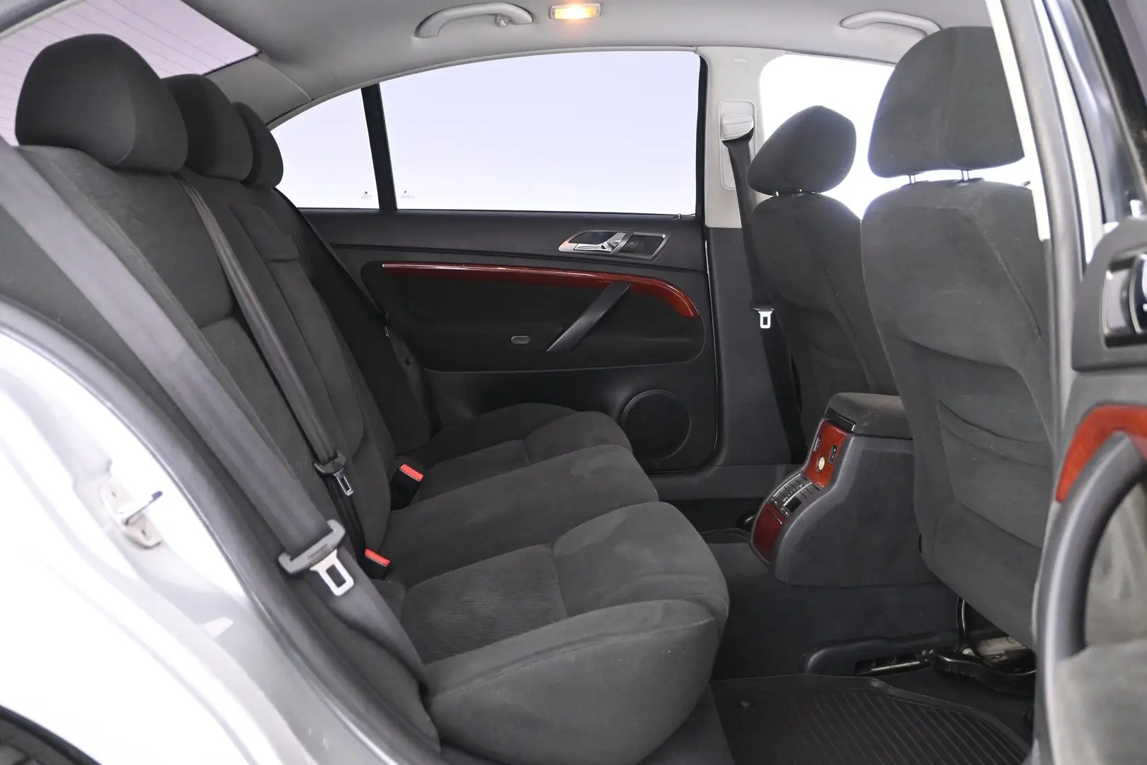 Car Image - 3P8L5yaBw9gZ9ePJKQHSRh