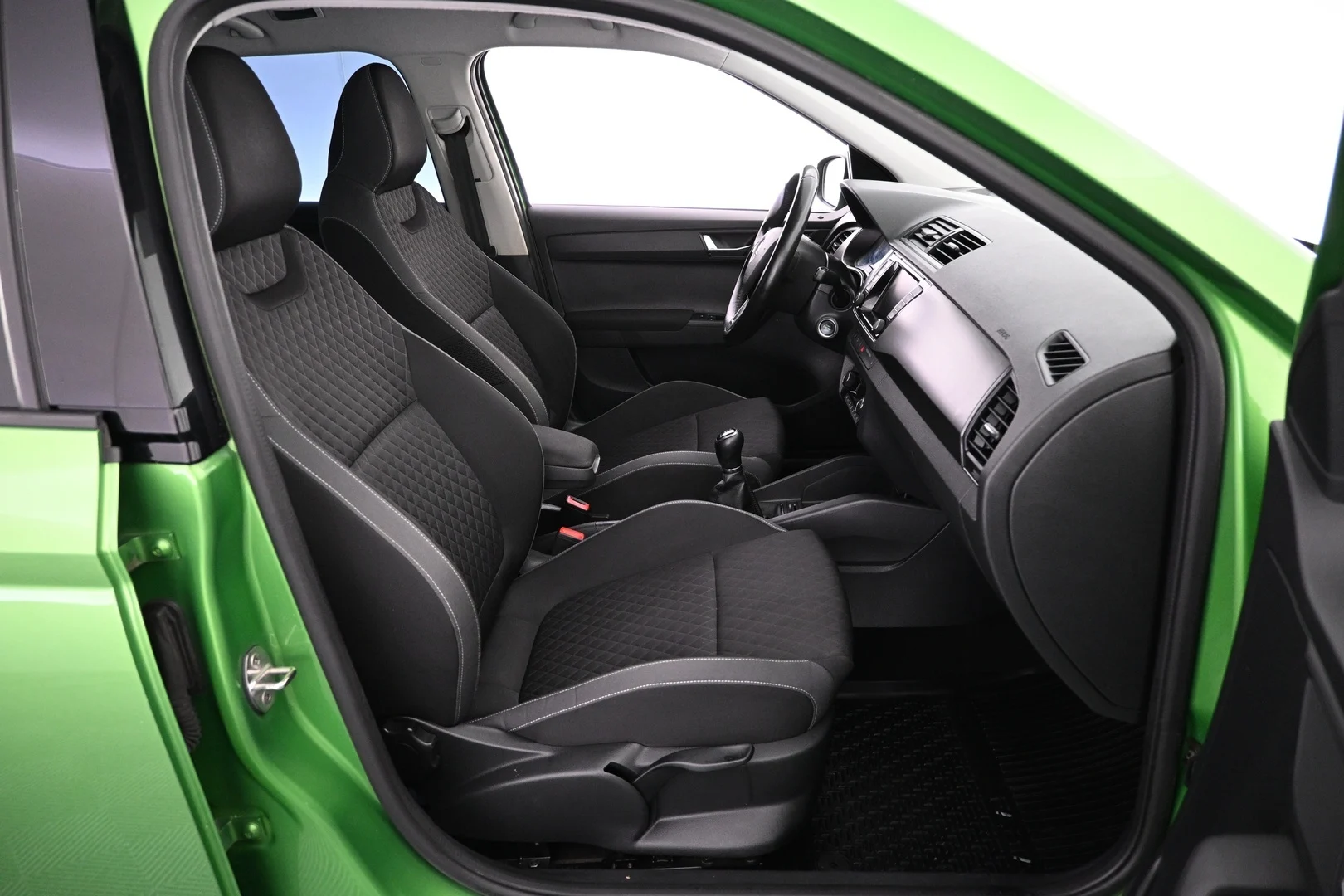 Car Image - 6lhMznVs6TXX85L2XpKu4Q