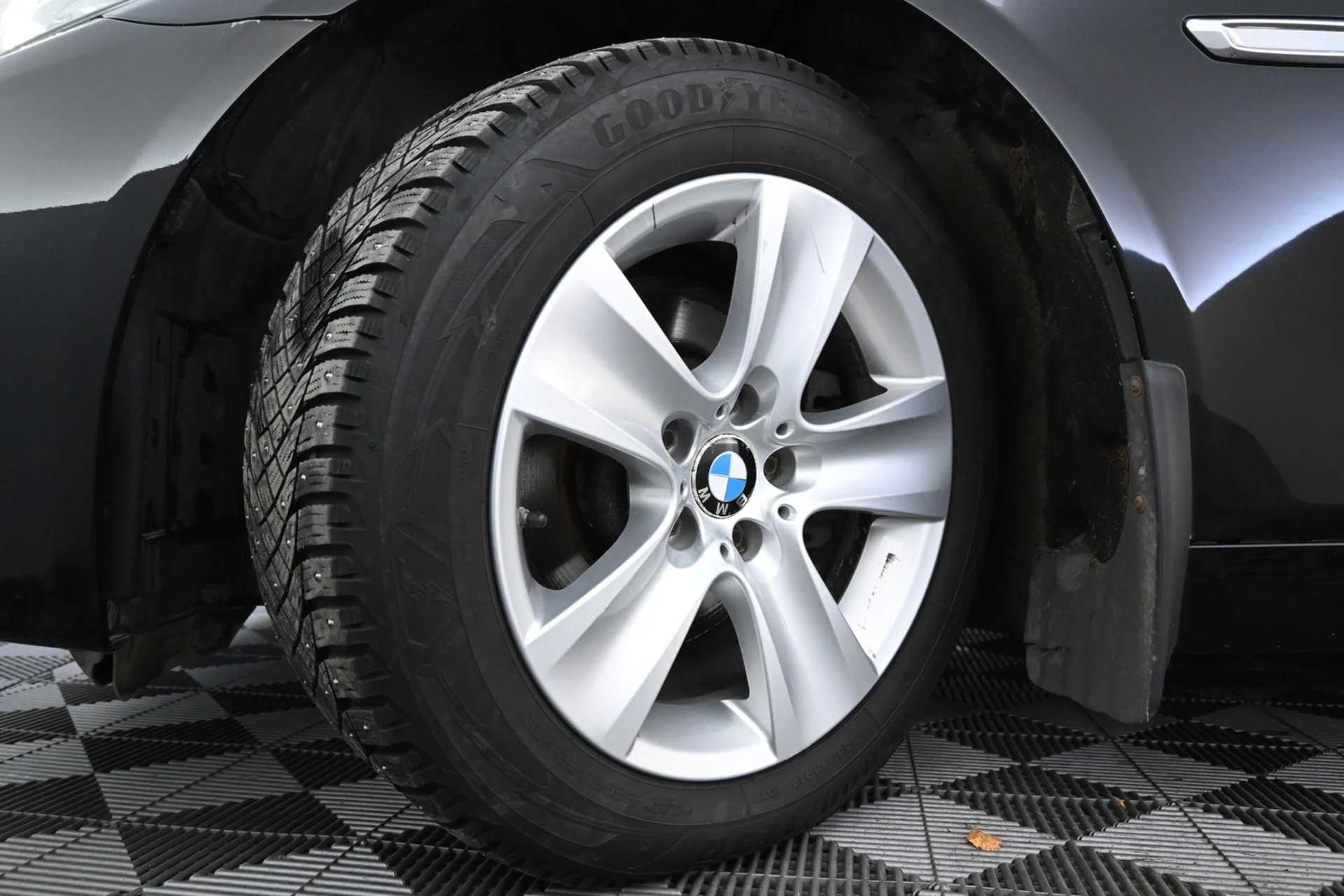 Car Image - 53mm3YxiO2YJuxRFDCdBo0