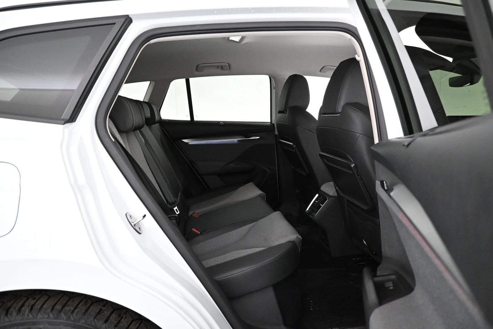 Car Image - 3I8aSDsIEcR9ZxqI6uGpyY