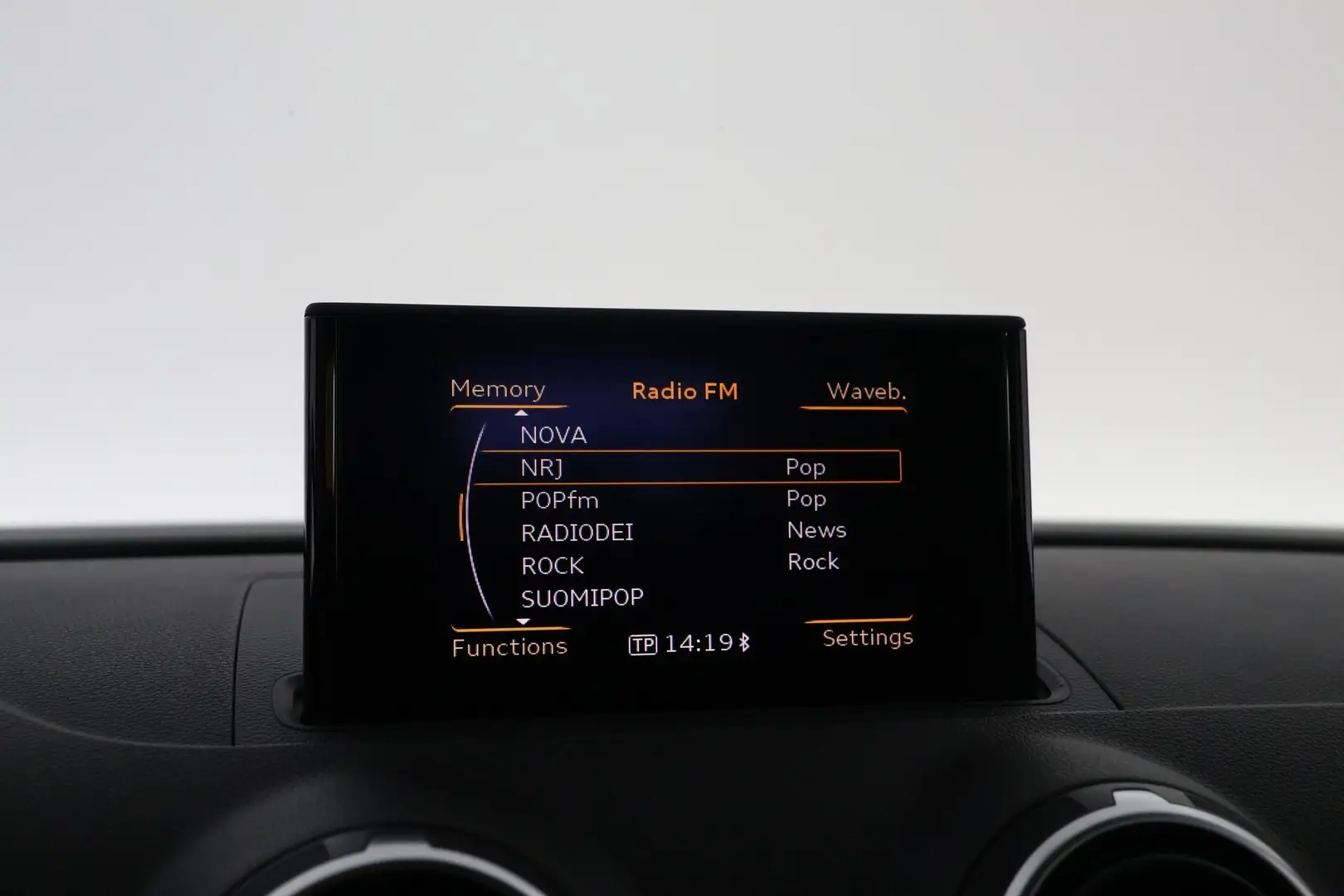Car Image - 5FwMPiA0Y0BSw9keIxRbLd
