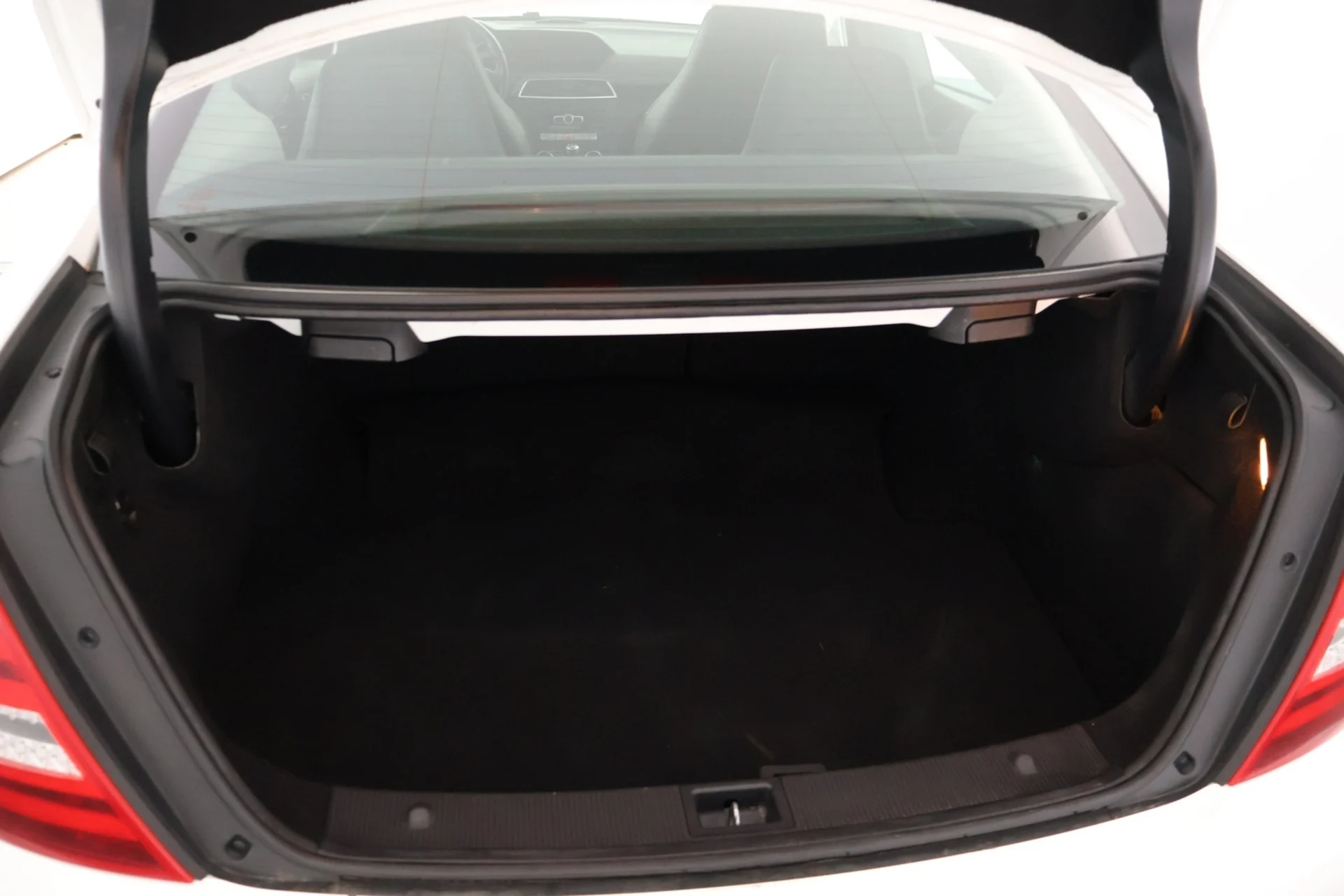 Car Image - oP04T9pJm3N47f6fYm6p2