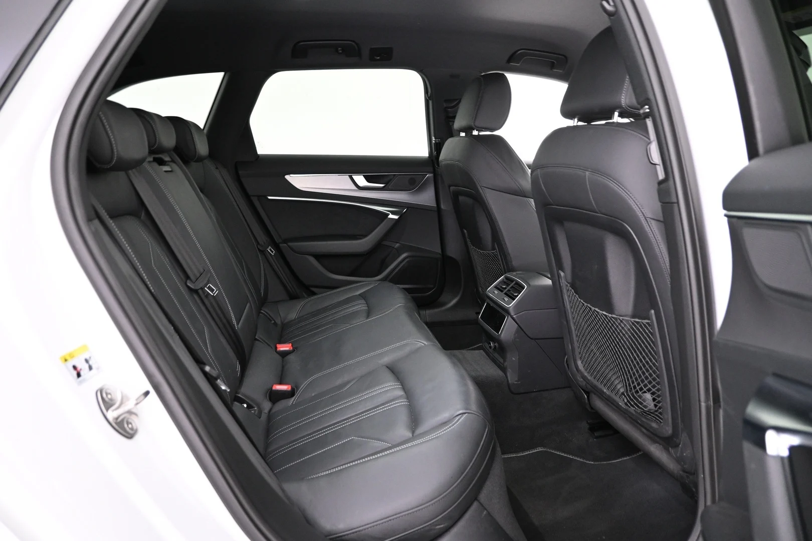 Car Image - 6yLeJR5cqTT8aHlxeuHXbr