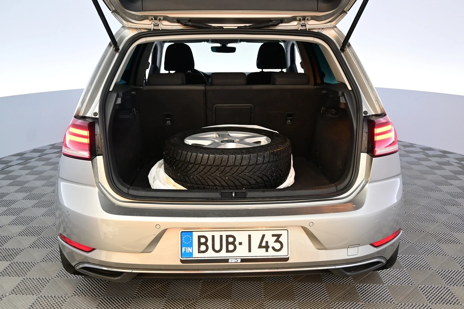 Car Image - 3zkl2YN49RloC7JpppZoIo