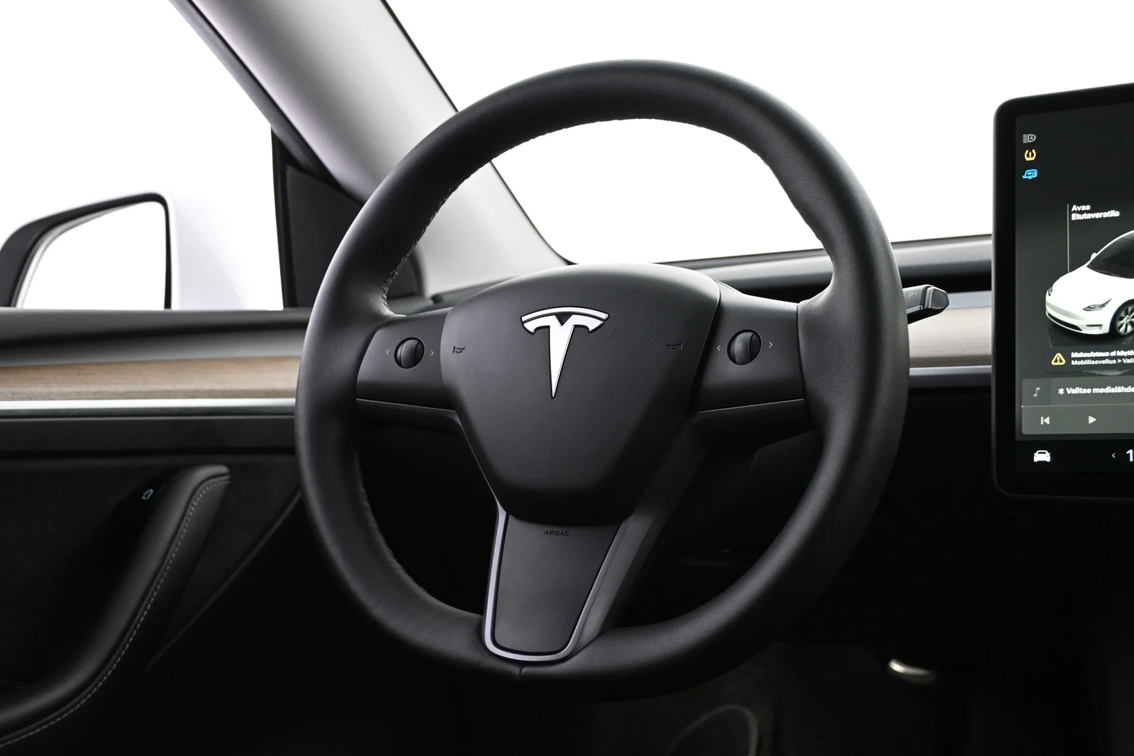 Car Image - 1L9LTzufGVtiS41ztpnYc1