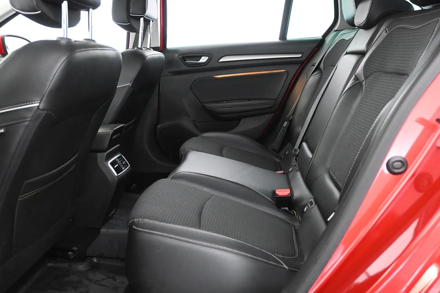 Car Image - 2yZ9HQBTSWHJ20FcsxNmt7