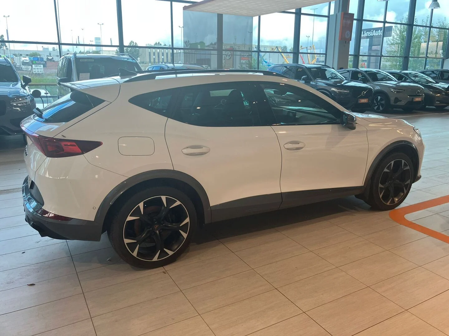 Car Image - 3z0QStnybrDbFFlkcgK3rN