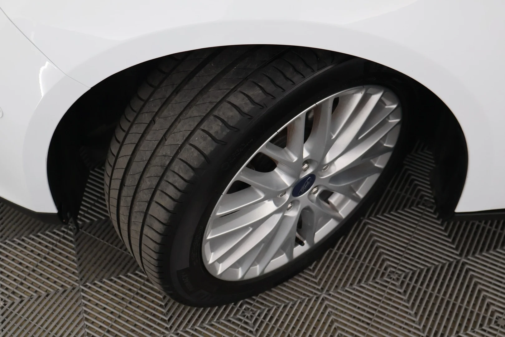 Car Image - 11R27Zr1l7OBbxO5PedxDG