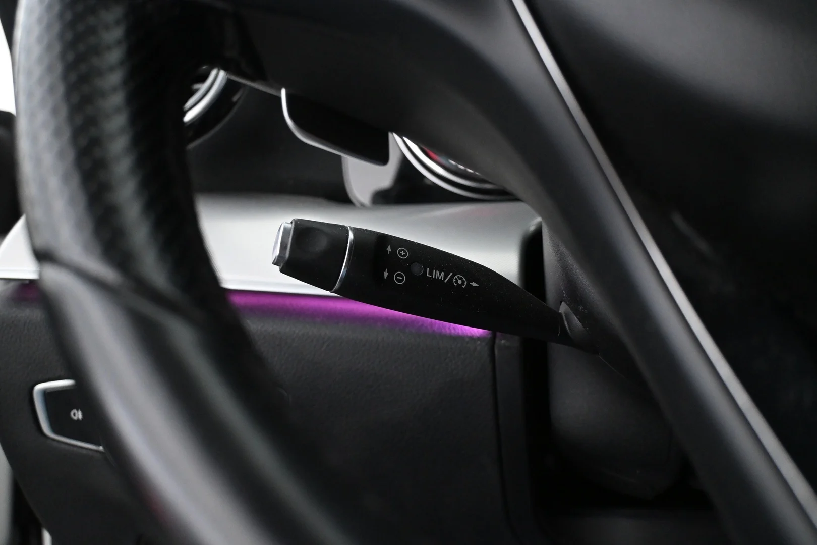 Car Image - 2Cmg8no2U93dJvf6Gm6kNe