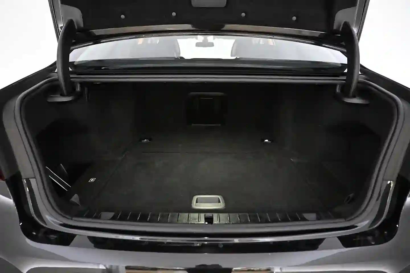 Car Image - 6HaWT749U0YPhziEg579IT