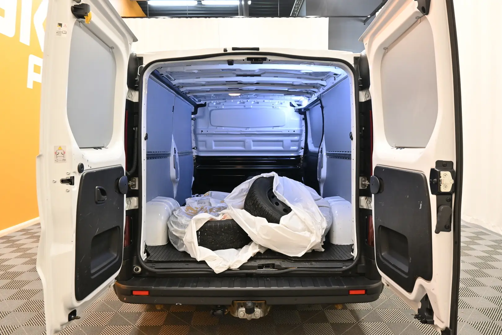 Car Image - 5WQlO86TEC88QPeYpFwV3Z