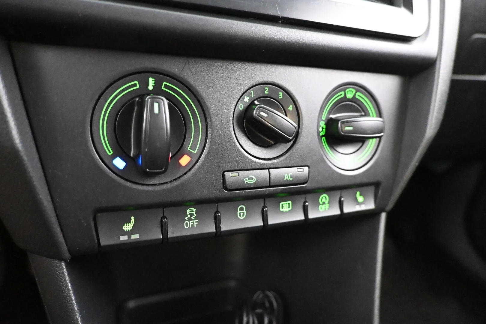 Car Image - 2EeDA5jOZG2oAd7uQ6SwdX