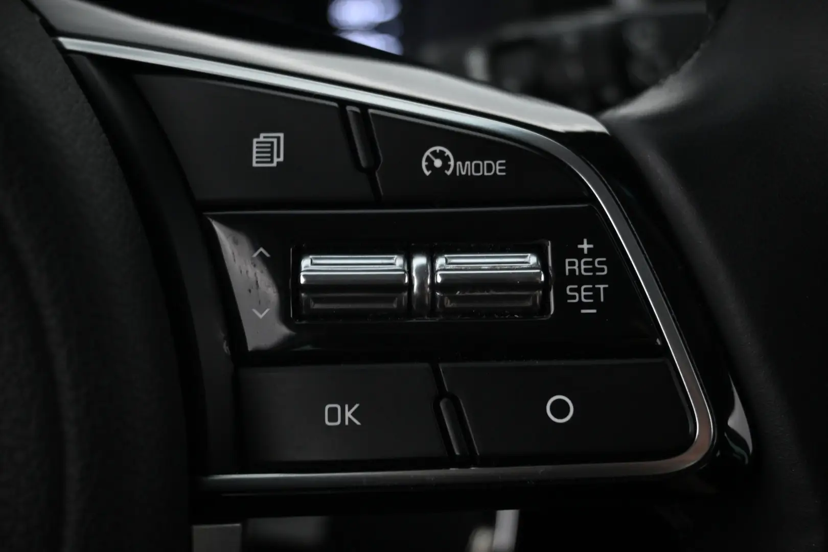 Car Image - 1LZdJTPX2oReWrXpjeiezG