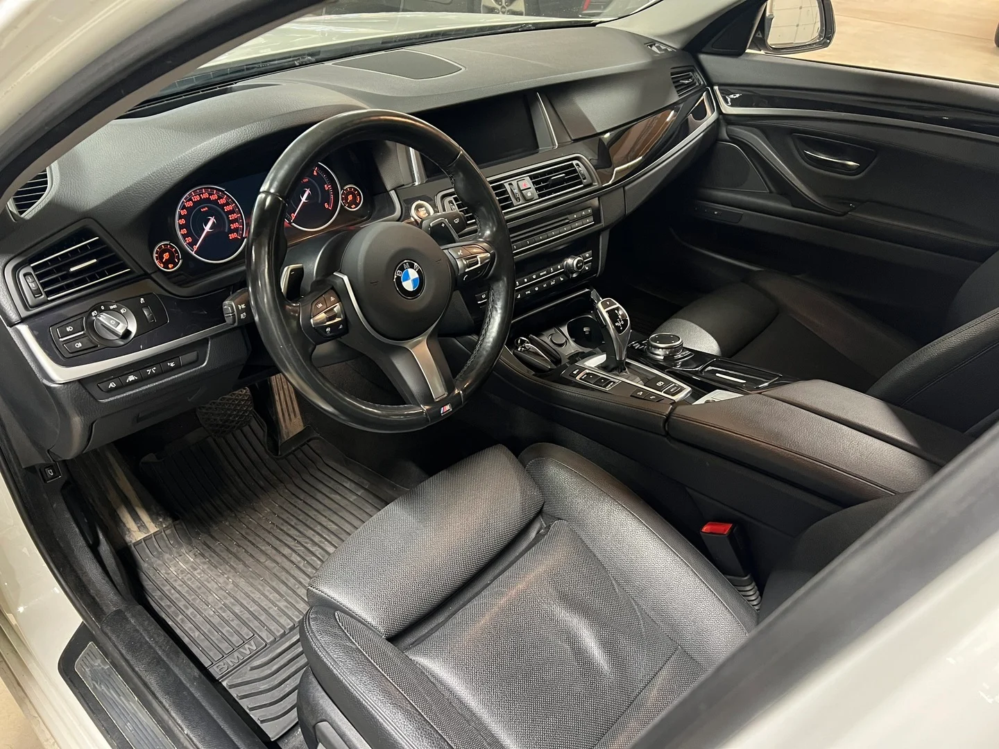 Car Image - 30kXWQXJEOuPAxG3UfXuFK