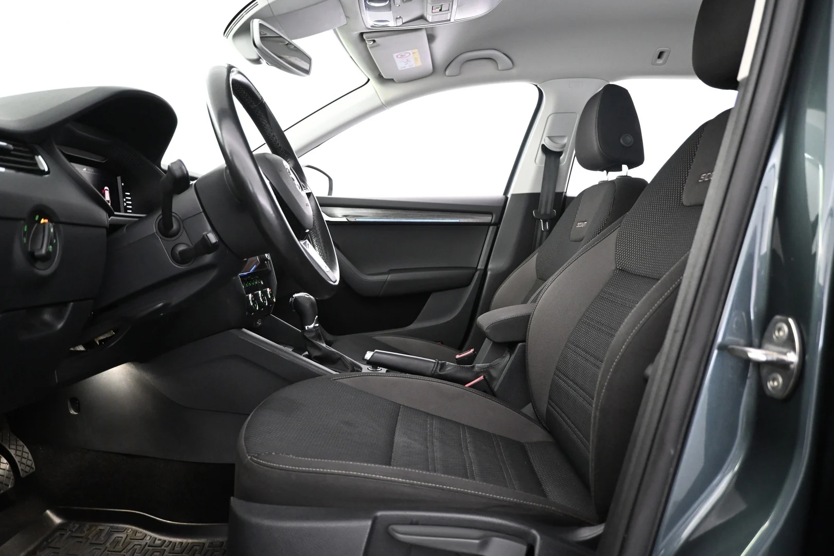 Car Image - 2Zh4gGpEGJQXHBYtBJx1pq