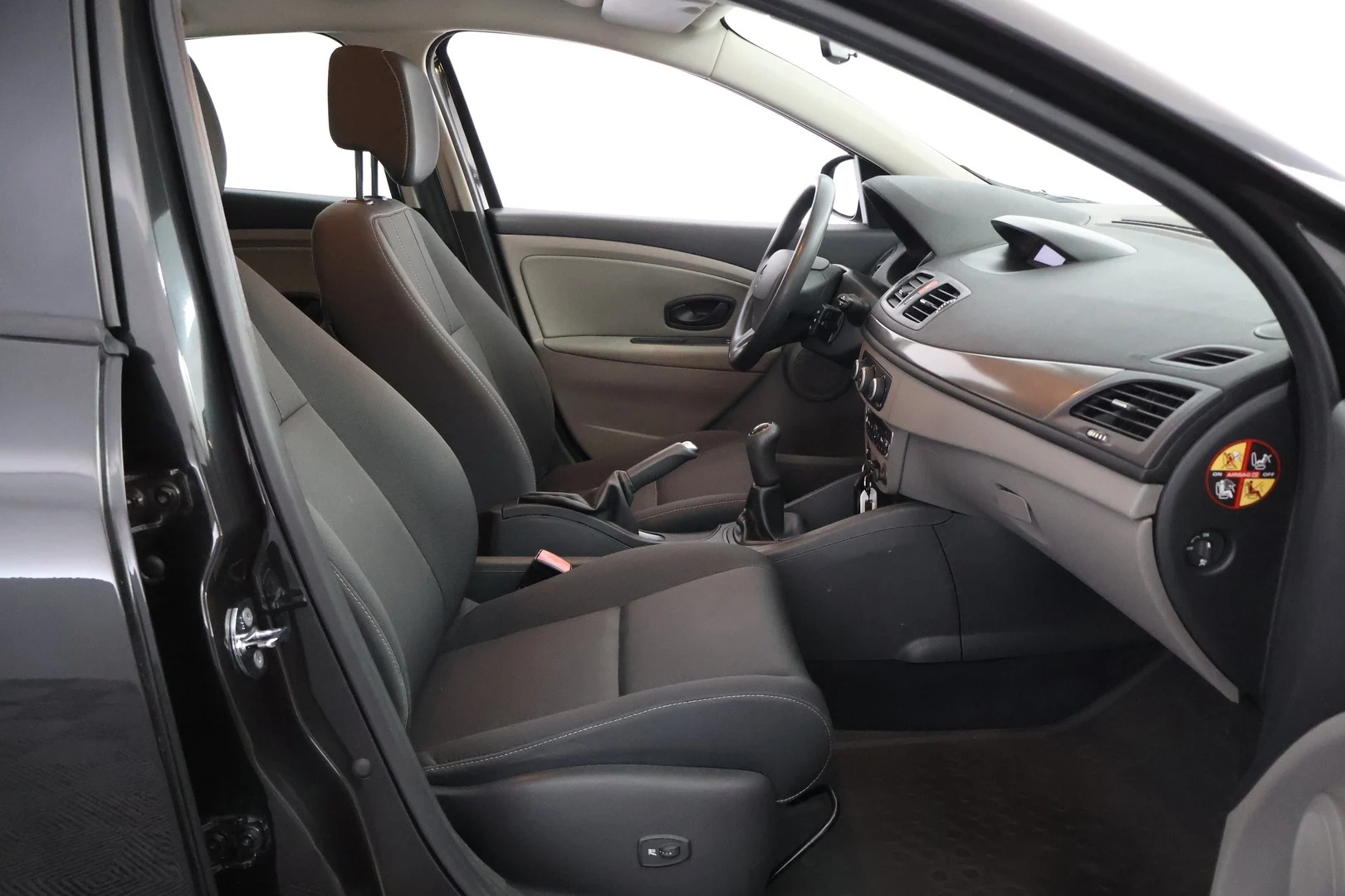 Car Image - ibU7YOPhHY94EnxXqRiM5