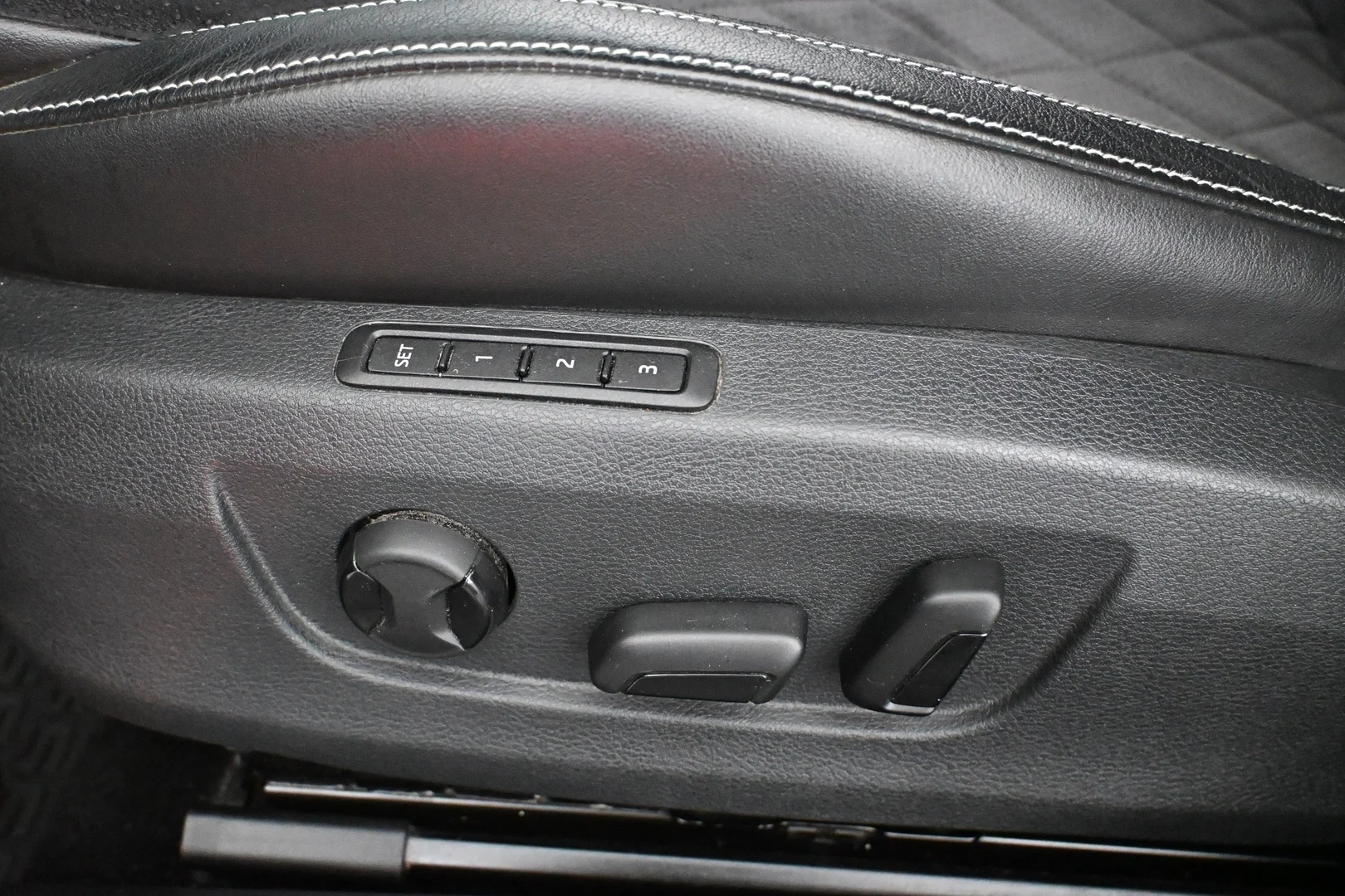 Car Image - 6T0Kne3bW5MpnZYidioFw4