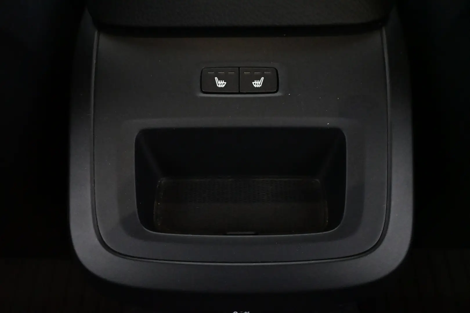 Car Image - 2yIBdJo8EcjguzW7sUepcl