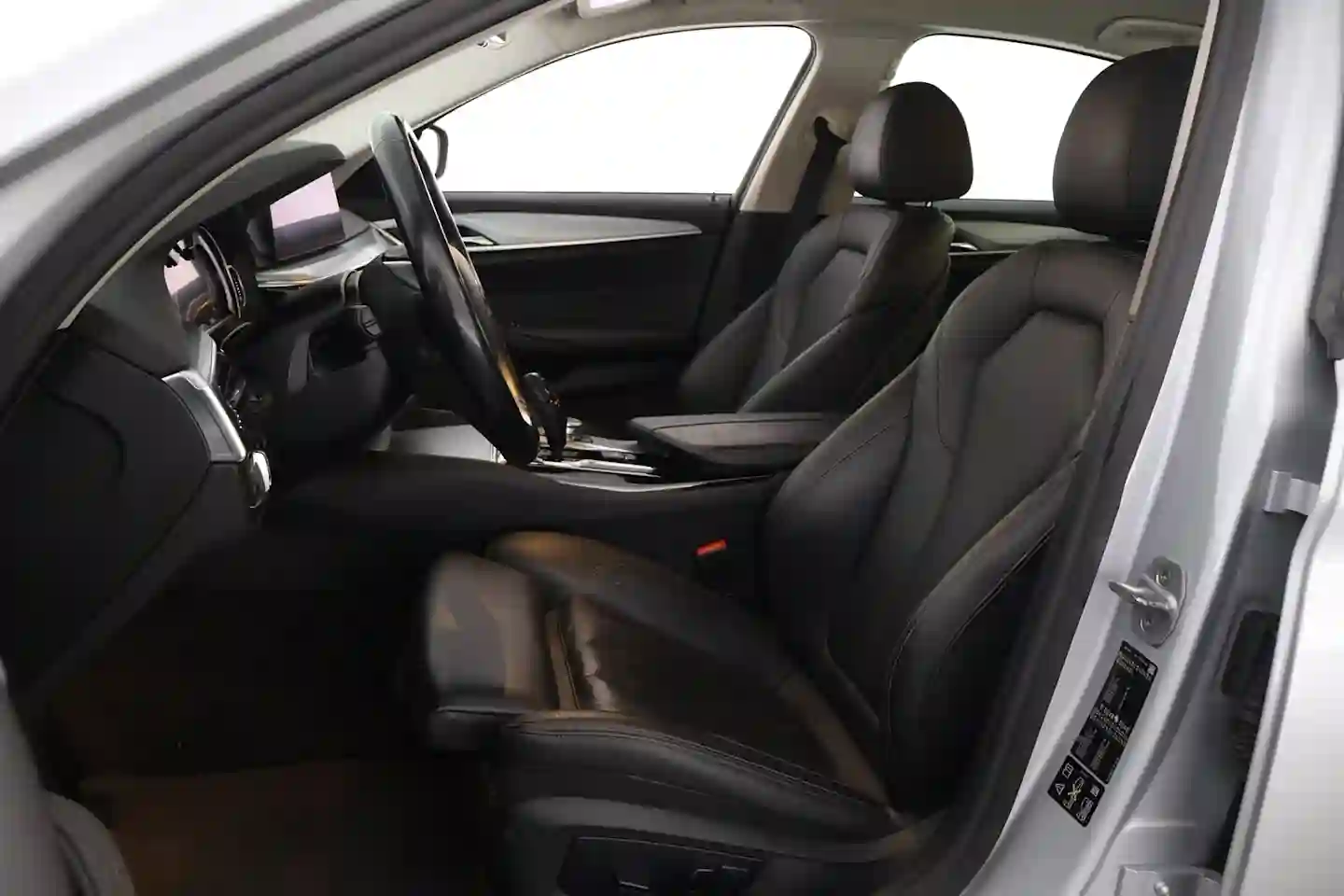 Car Image - 1nWlENejLu9se5XcZMLbml