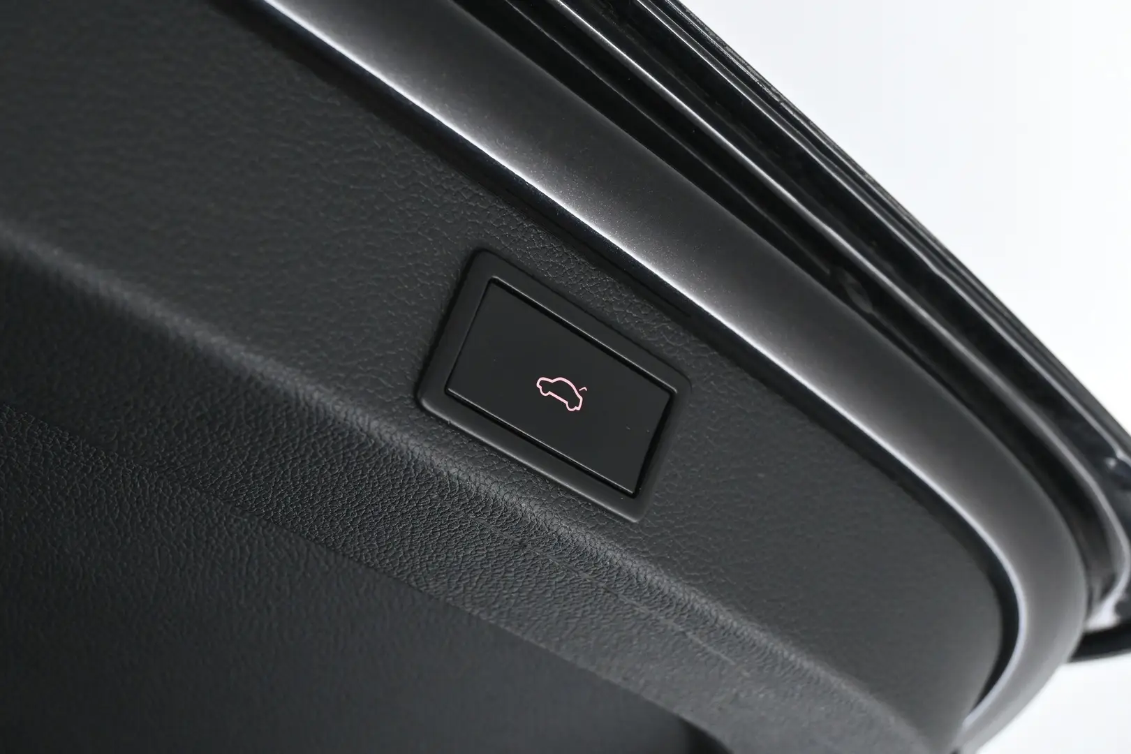 Car Image - zUvqFzreCXsyLiNV7CtkP