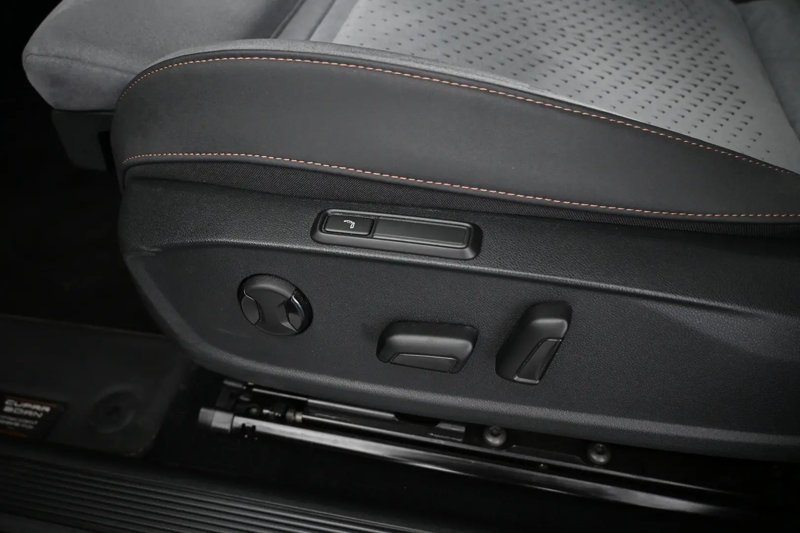 Car Image - 45VZzomvl8oME15BqKDWq