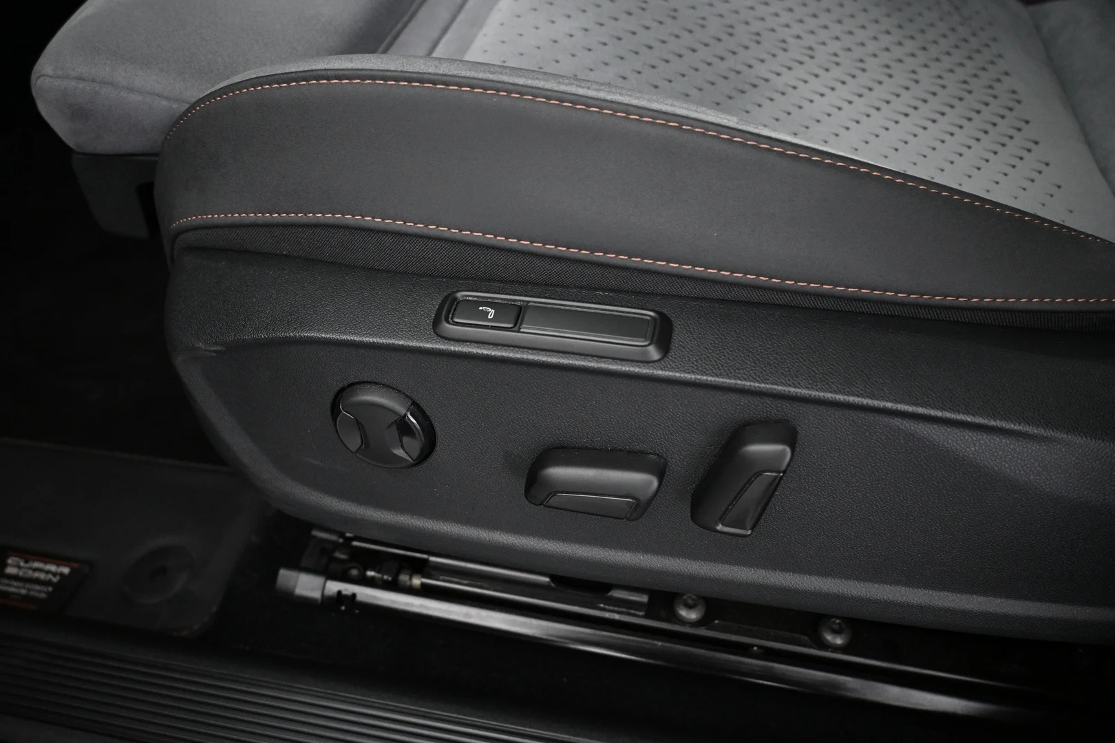Car Image - 45VZzomvl8oME15BqKDWq