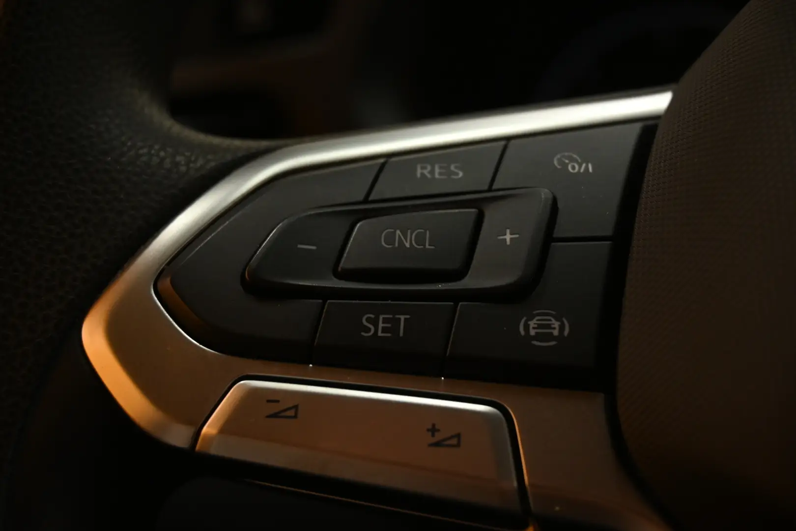 Car Image - 2t0pJD5E1xSzvaCYnbWIEj