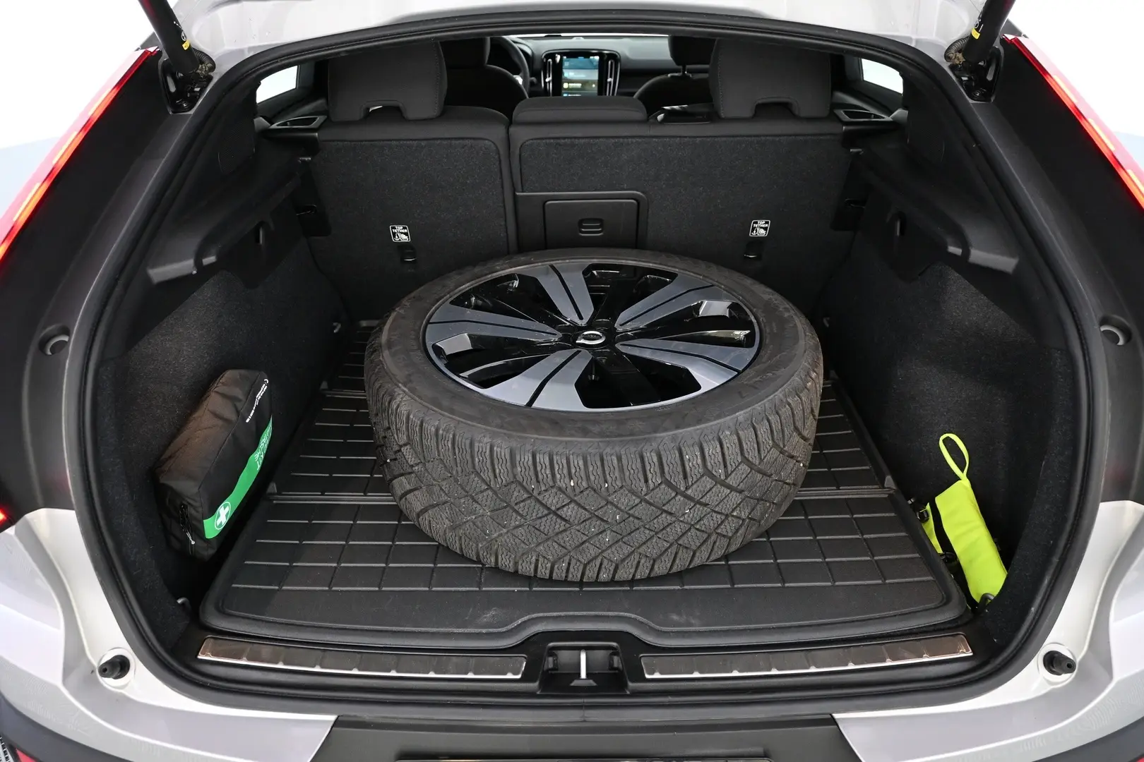 Car Image - 1omumJLRPJrHw5OWv9LHxW