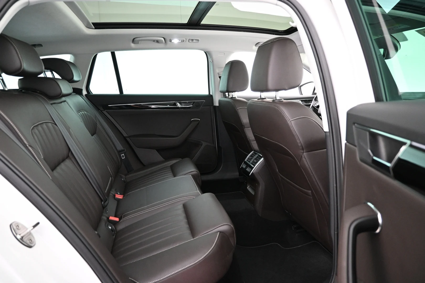 Car Image - 3H7KBtJ1PhV3YfQ1iLJQZu